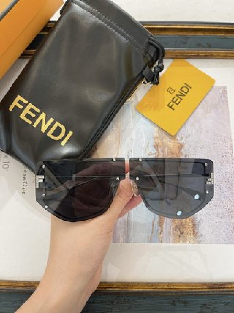 Other Fendi Sunglasses - Image 61