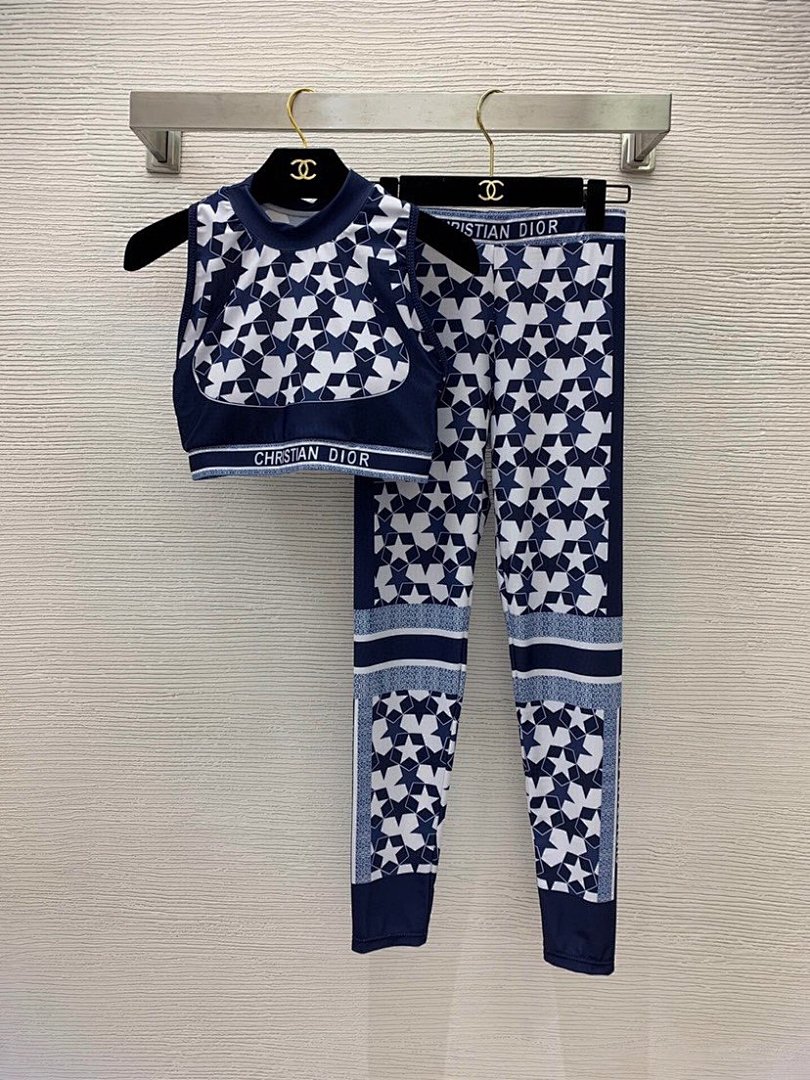 Yoga Wear, photo 1