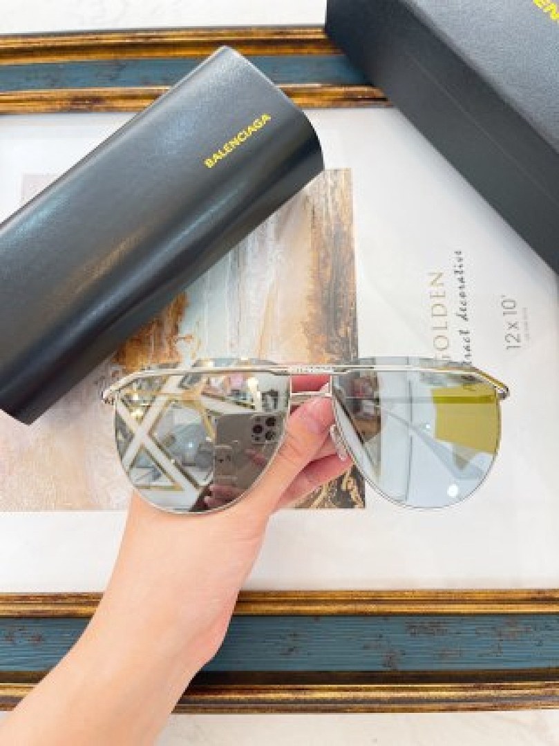 Other Balenciaga Sunglasses - Image 120