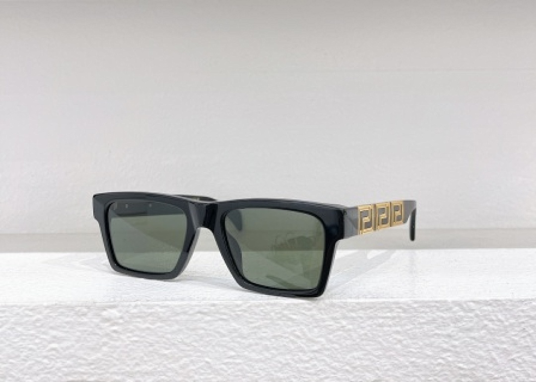 Other VERSACE Sunglasses - Image 78