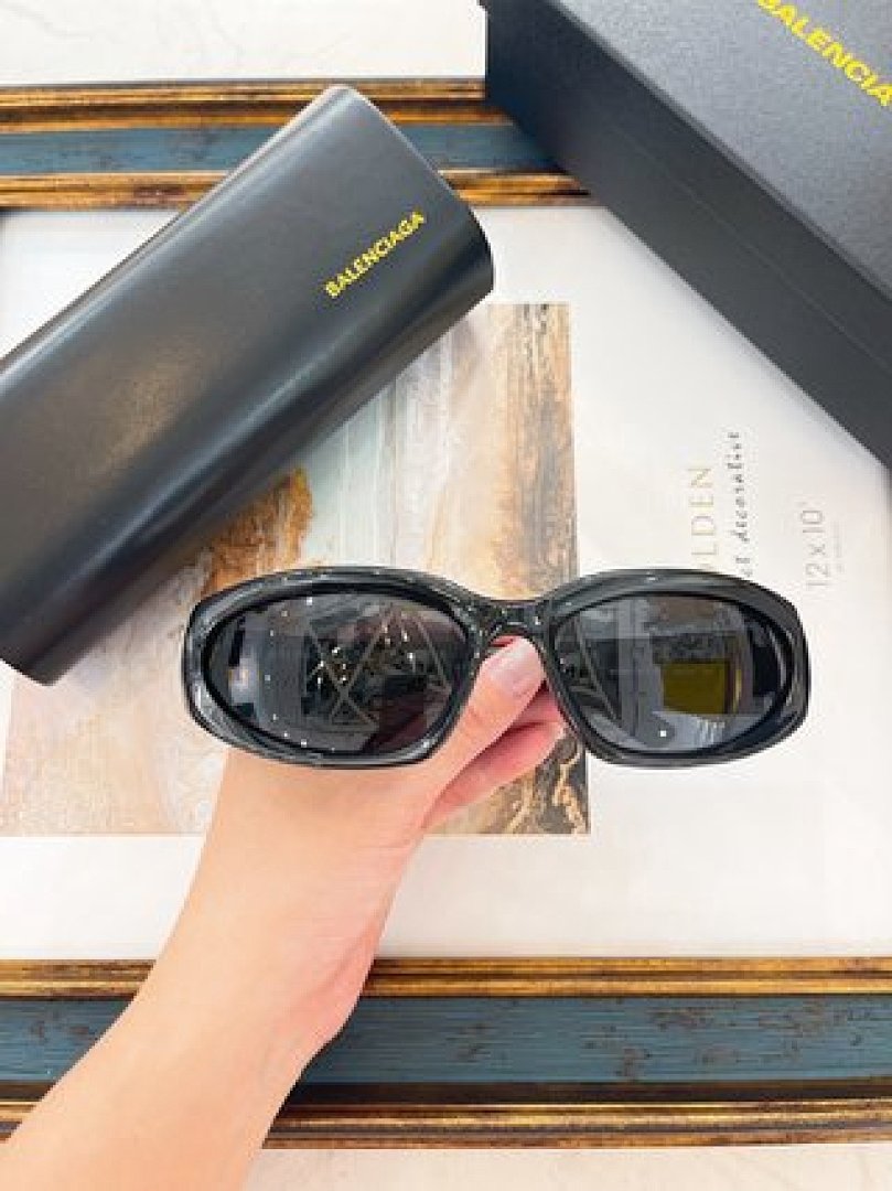 Other Balenciaga Sunglasses - Image 116