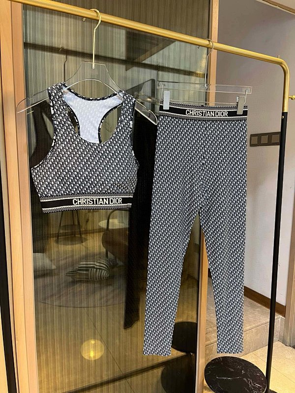 Yoga Wear, photo 1