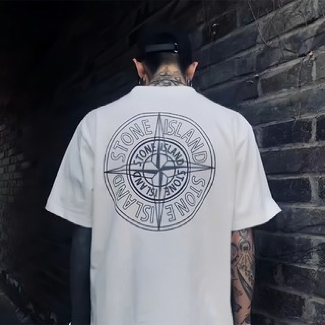 On Running Stone Island - Image 17