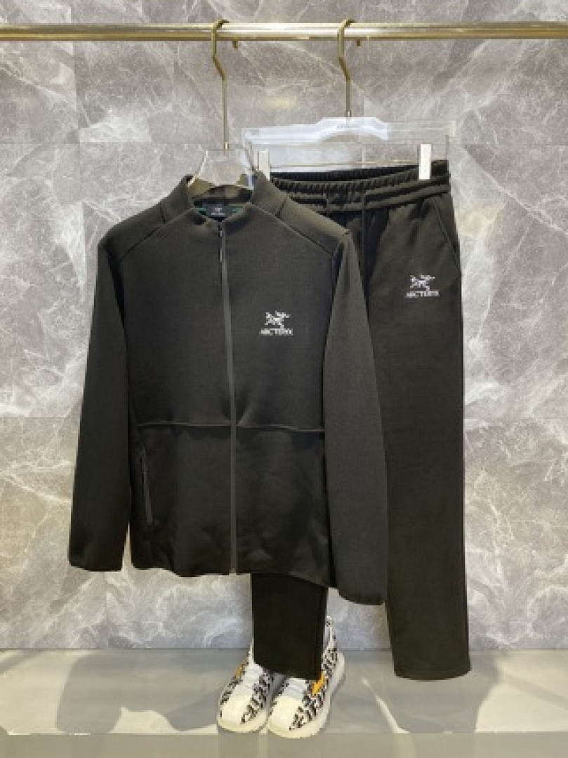 Christian Louboutin ARCTERYX Mens Winter - Image 119