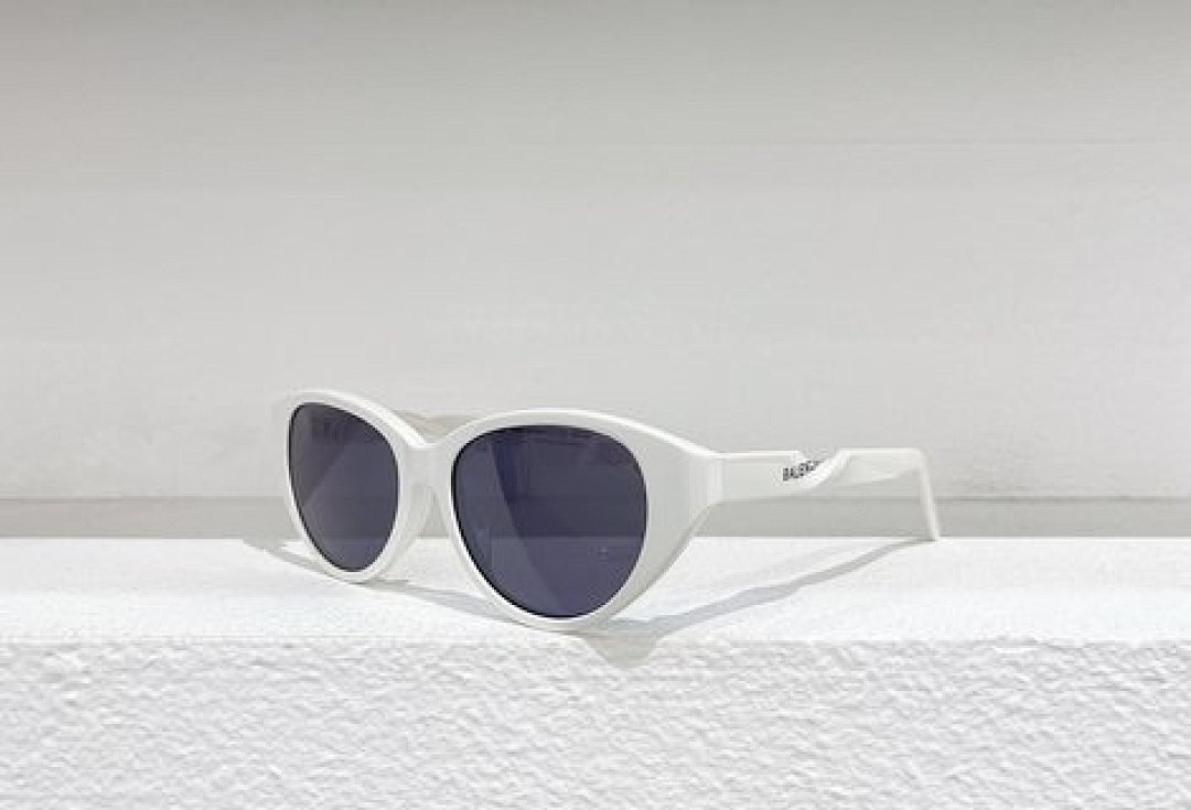 Other Balenciaga Sunglasses - Image 112
