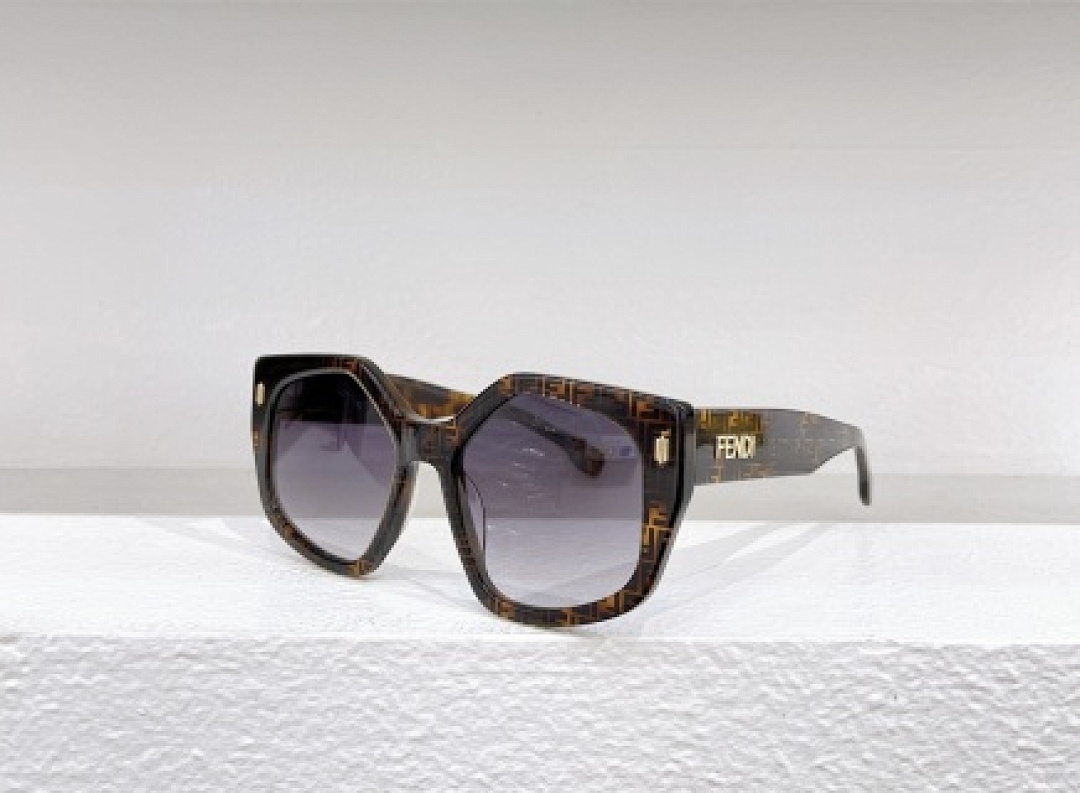 Other Fendi Sunglasses - Image 107