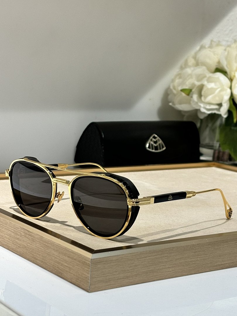 Other Glasses, photo 1