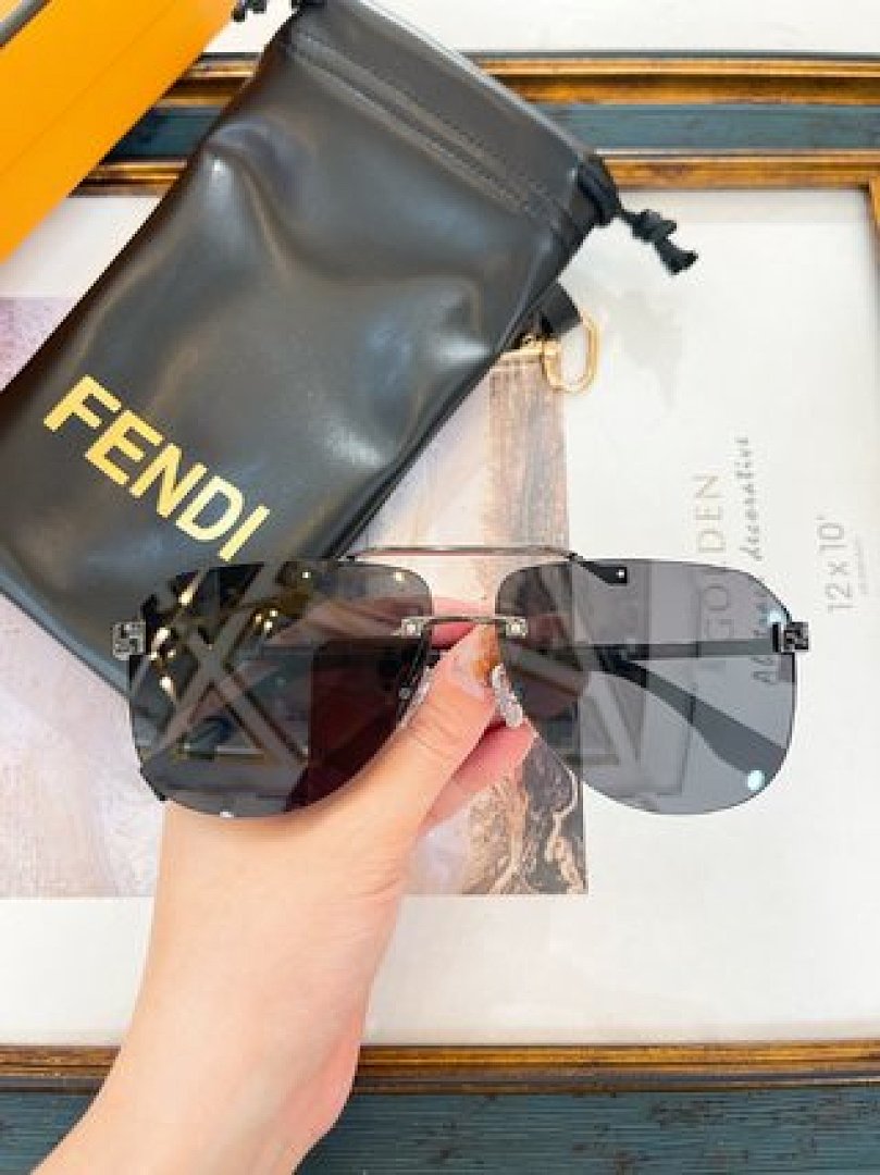 Other Fendi Sunglasses - Image 95