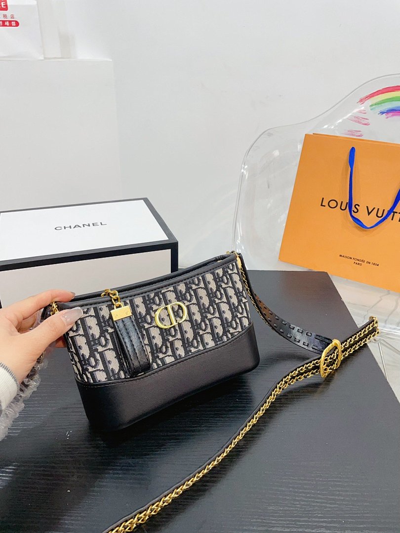 Other Louis Vuitton - Image 32