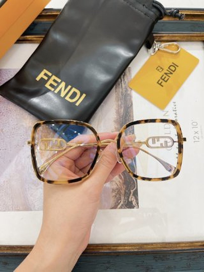 Other Fendi Sunglasses - Image 43