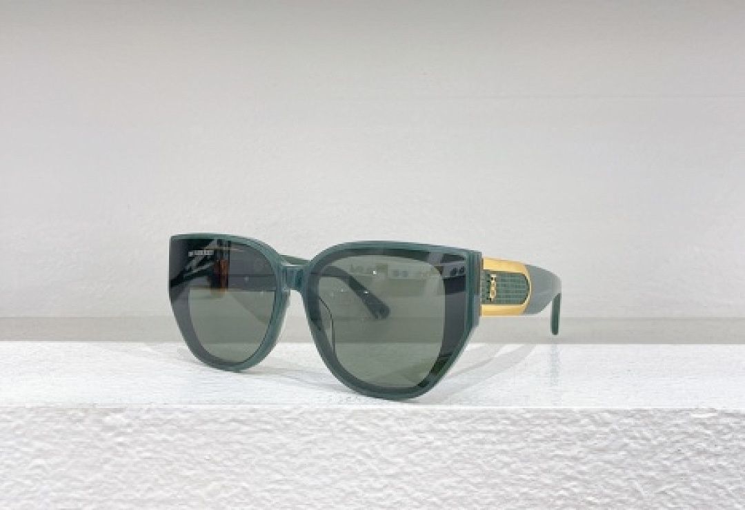 Other BURBERR Sunglasses - Image 103
