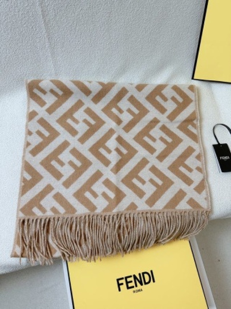 Other Fendi - Image 19