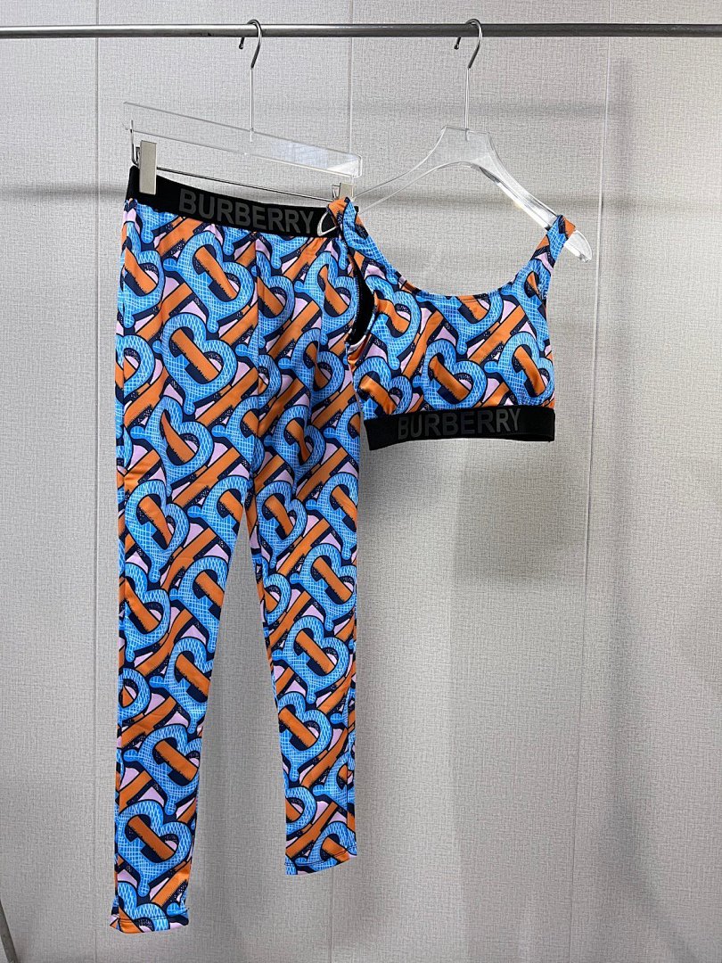 Yoga Wear, photo 1