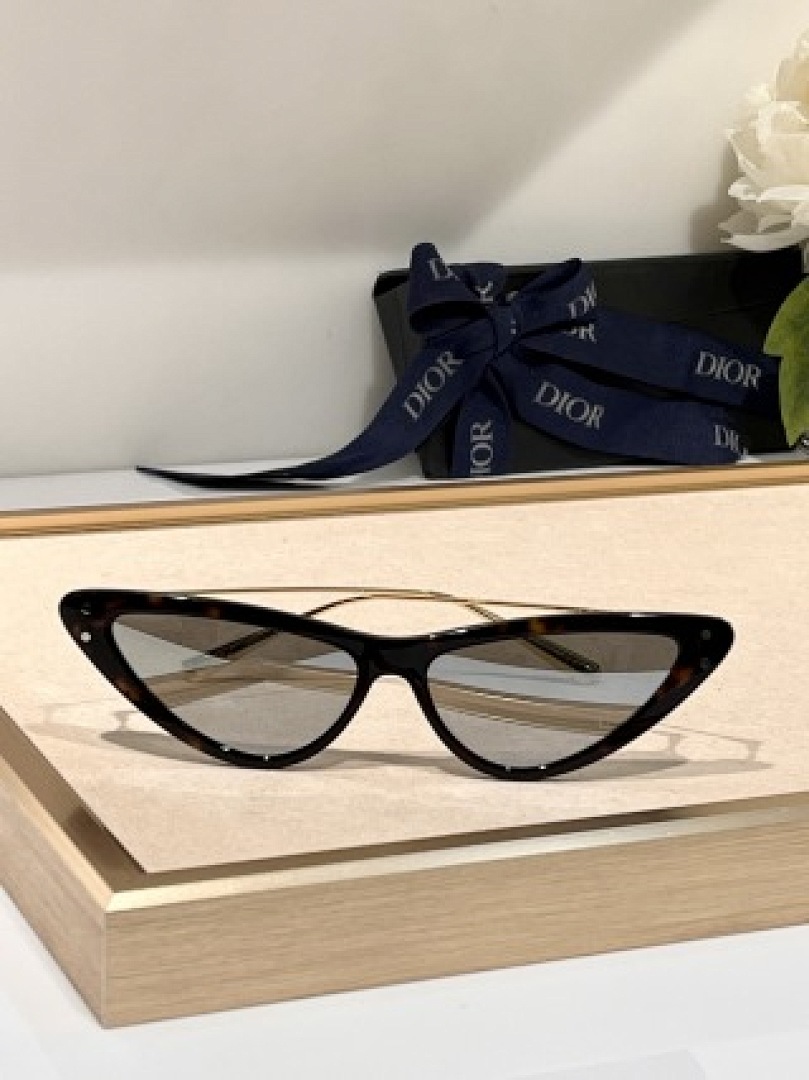 Other Dior Sunglasses - Image 49