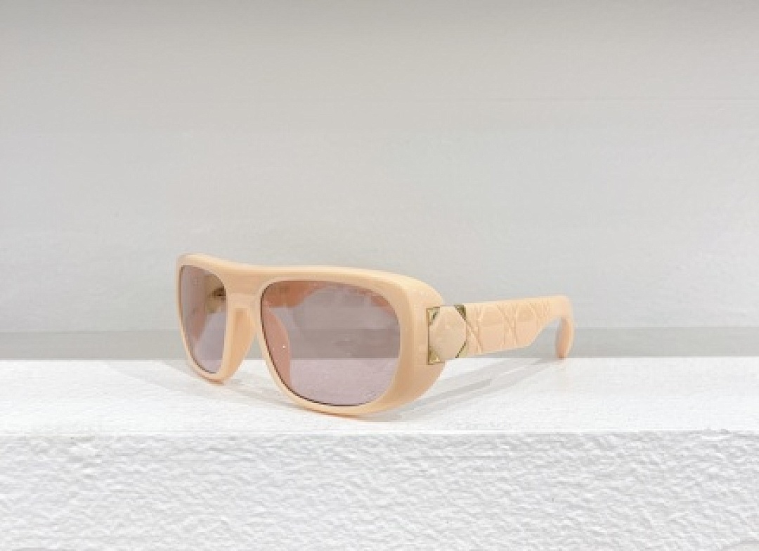 Other Dior Sunglasses - Image 82