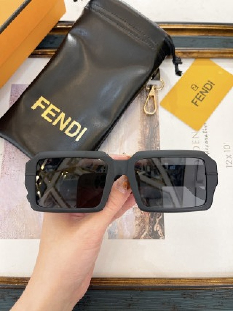 Other Fendi Sunglasses - Image 91