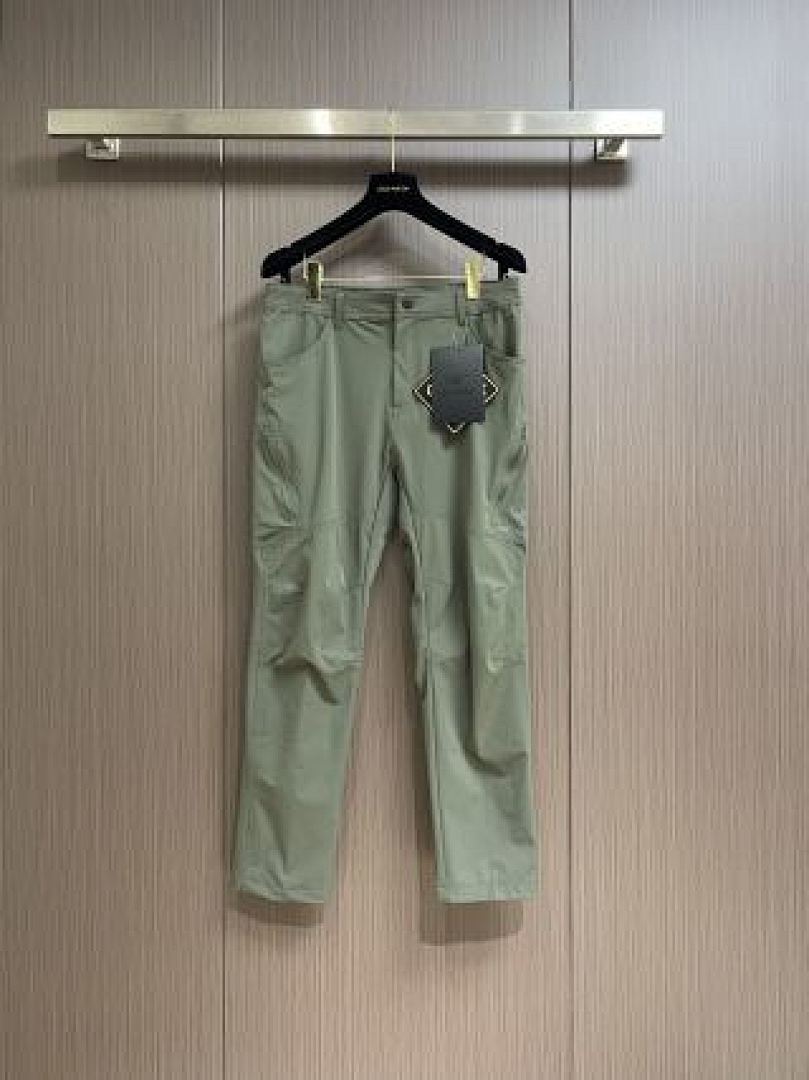 Christian Louboutin ARCTERYX Mens Winter - Image 14