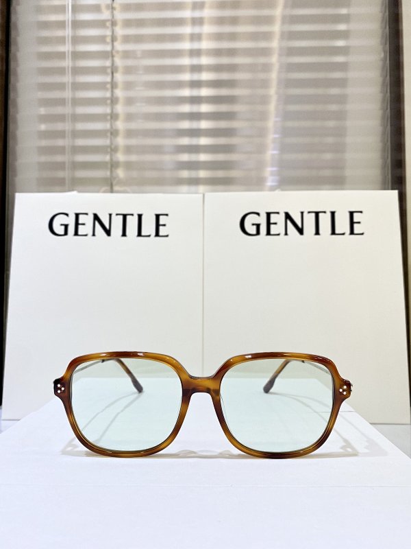 Other Glasses, photo 1