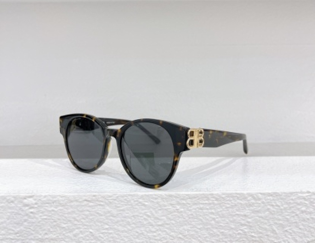 Other Balenciaga Sunglasses - Image 77