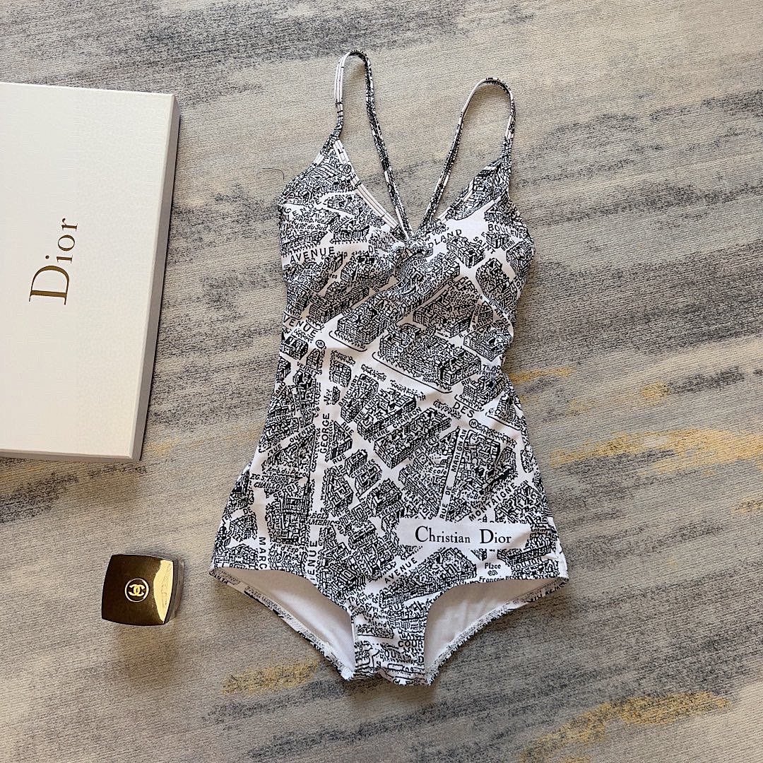 Bikini, photo 1