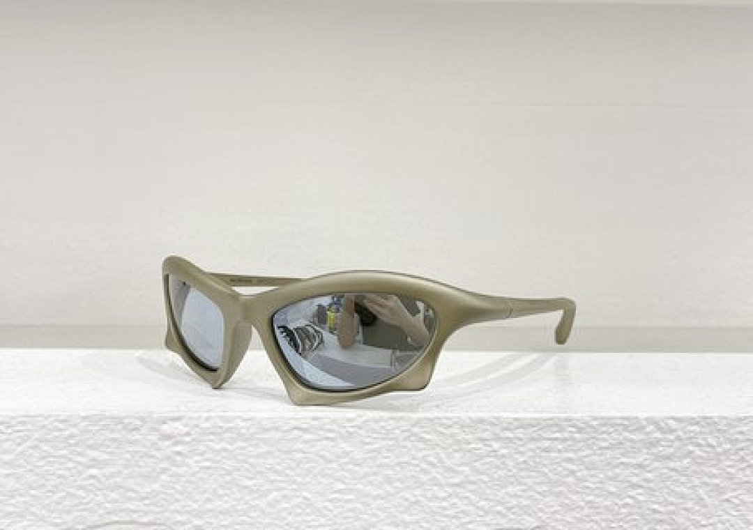 Other Balenciaga Sunglasses - Image 45