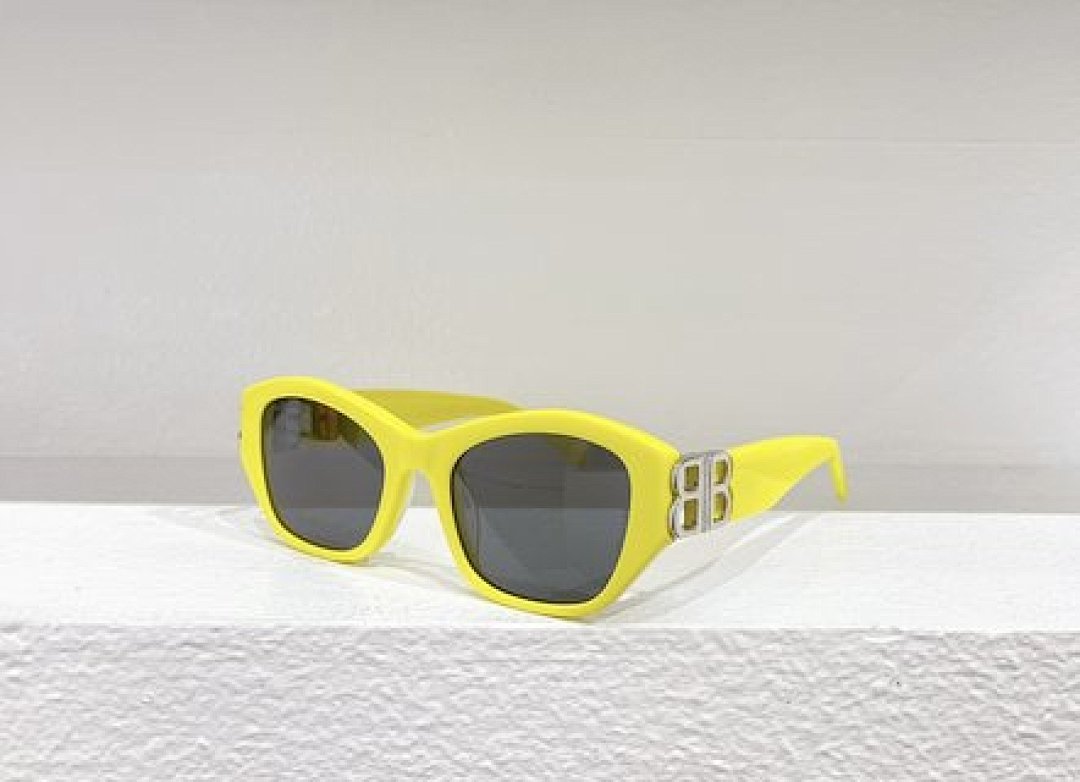 Other Balenciaga Sunglasses - Image 60