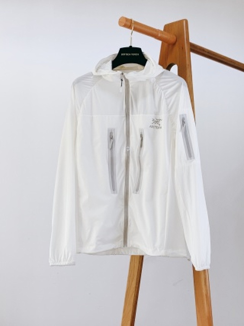 Christian Louboutin ARCTERYX Mens Winter - Image 12
