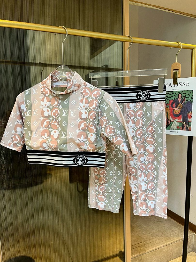 Yoga Wear, photo 1