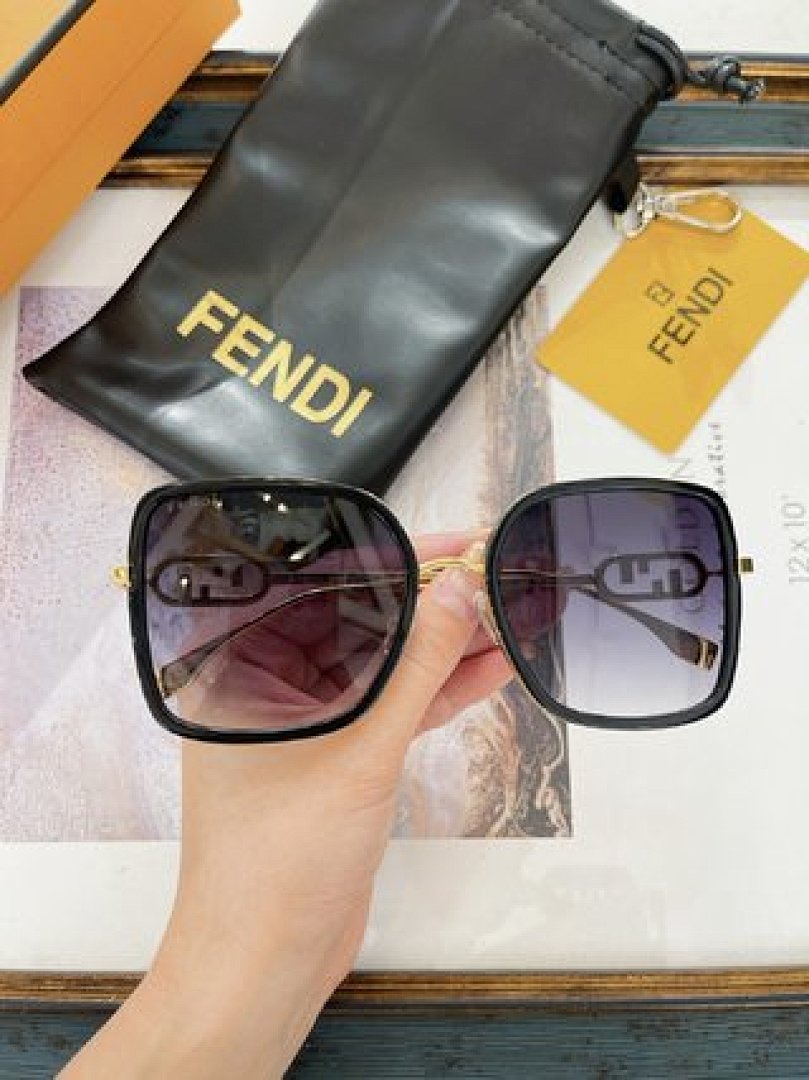 Other Fendi Sunglasses - Image 42