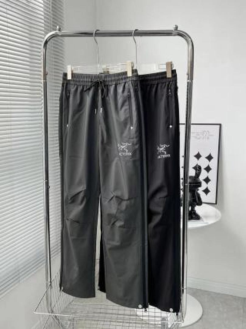 Christian Louboutin ARCTERYX Mens Winter - Image 72