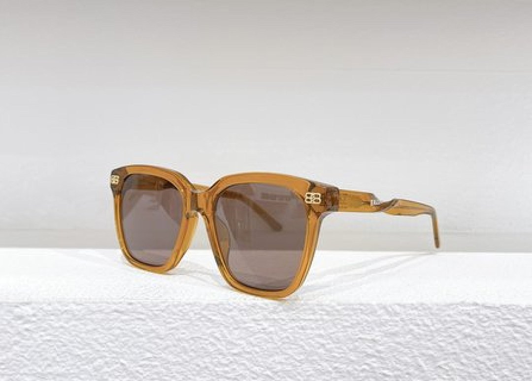 Other Balenciaga Sunglasses - Image 103