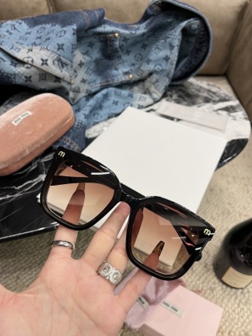Other Miumiu Sunglasses - Image 46