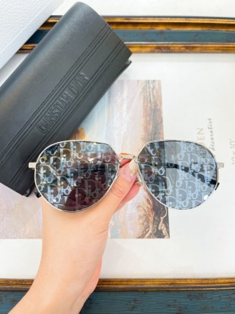 Other Dior Sunglasses - Image 53