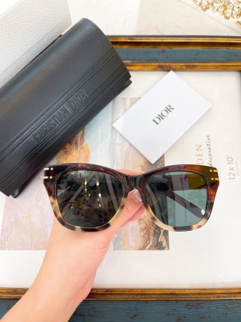Other Dior Sunglasses - Image 102