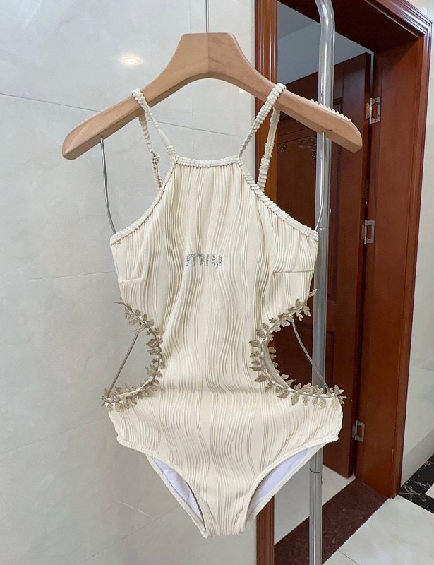 Bikini, photo 1
