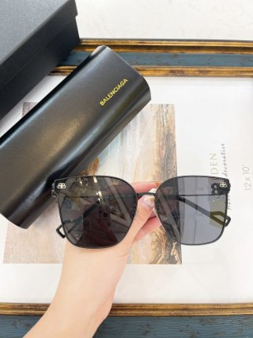 Other Balenciaga Sunglasses - Image 107