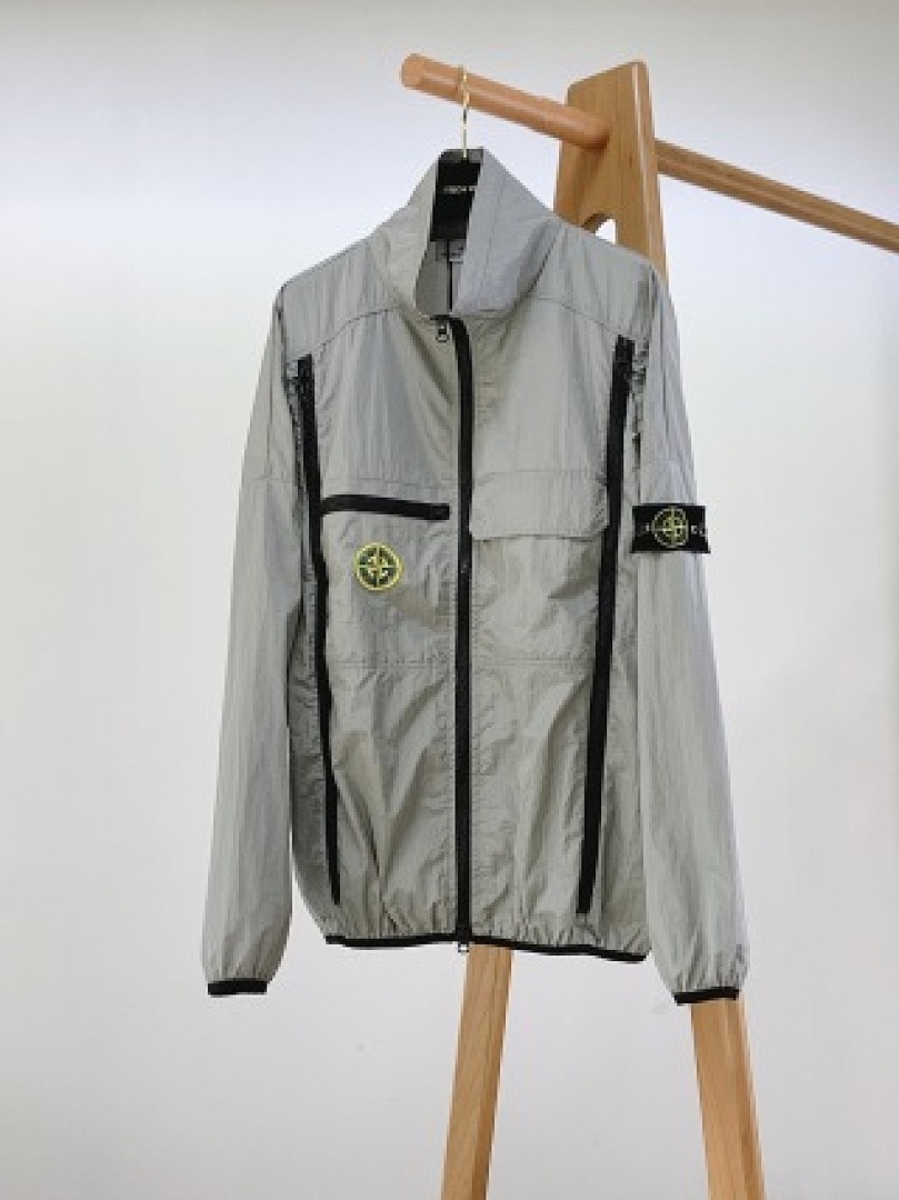 On Running Stone Island - Image 120