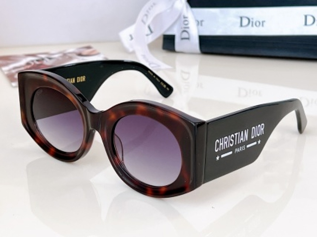Other Dior Sunglasses - Image 18