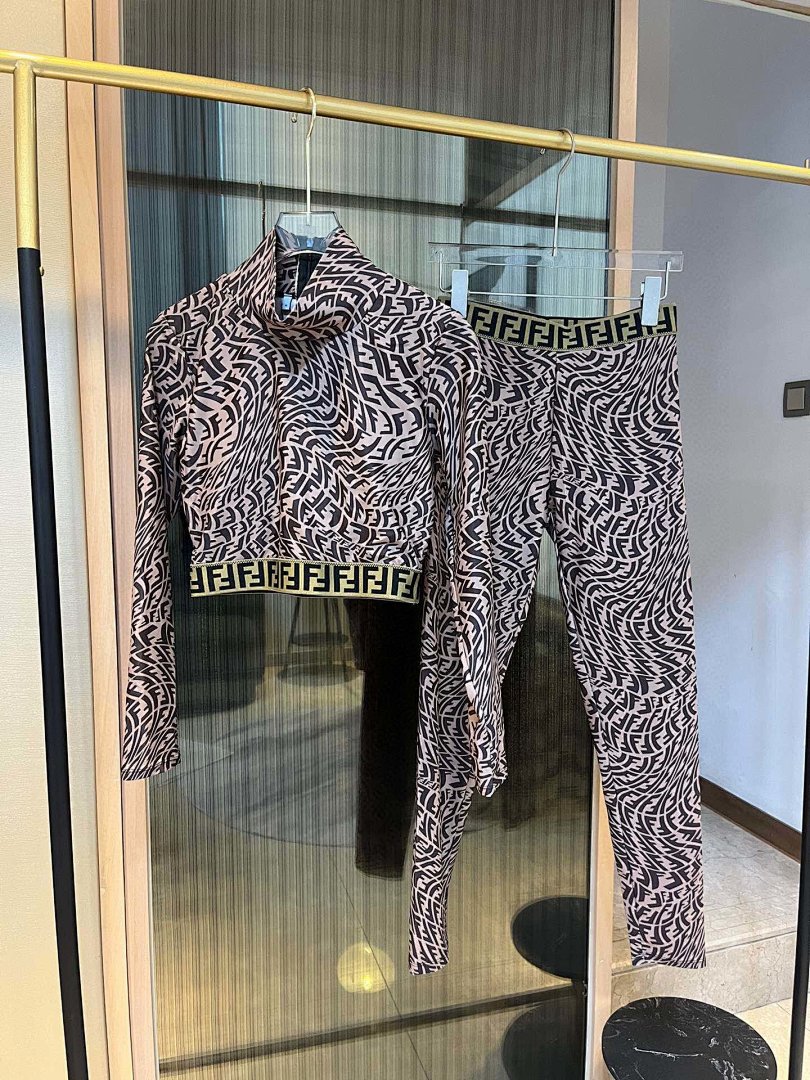 Yoga Wear, photo 1
