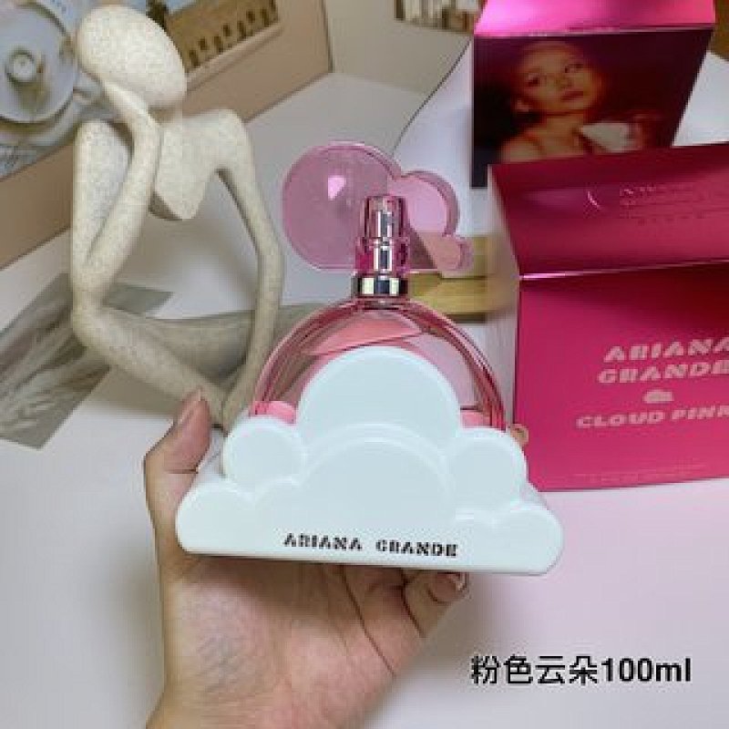 Ariana Grande Cloud, photo 1