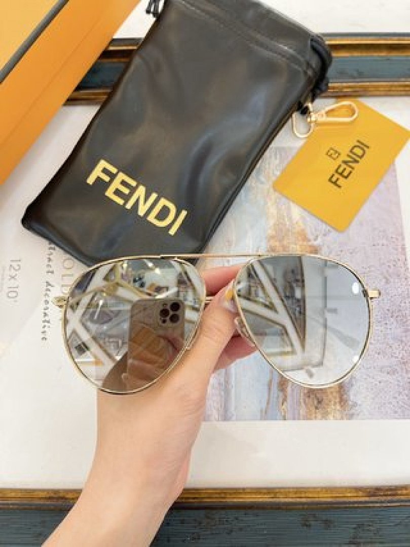 Other Fendi Sunglasses - Image 77