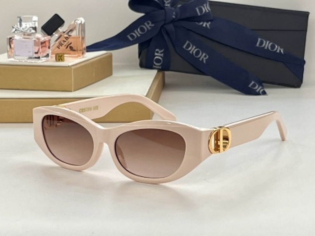 Other Dior Sunglasses - Image 69