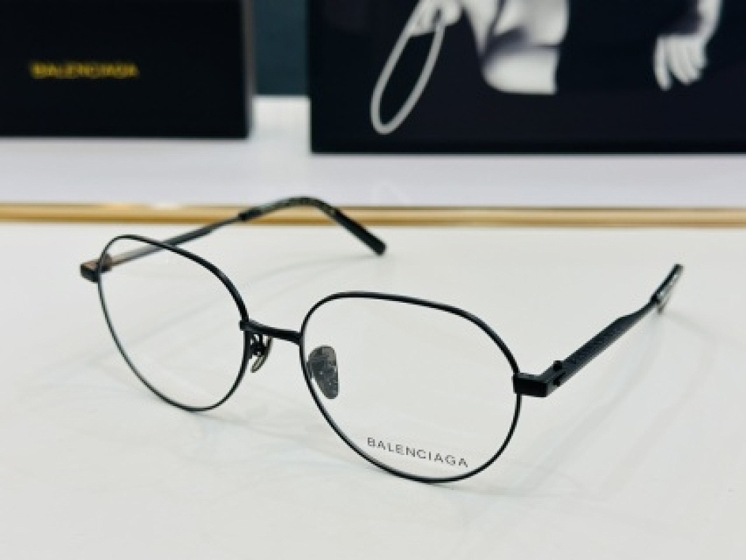 Other Balenciaga Sunglasses - Image 9
