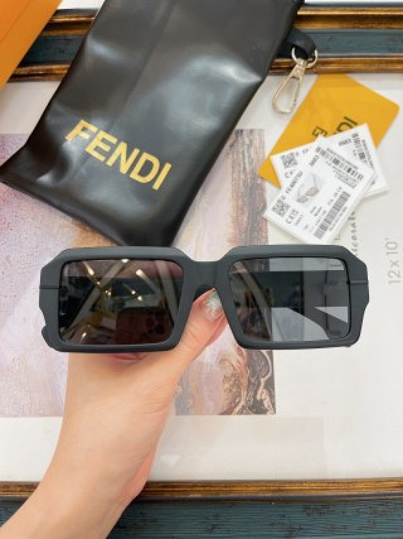 Other Fendi Sunglasses - Image 36