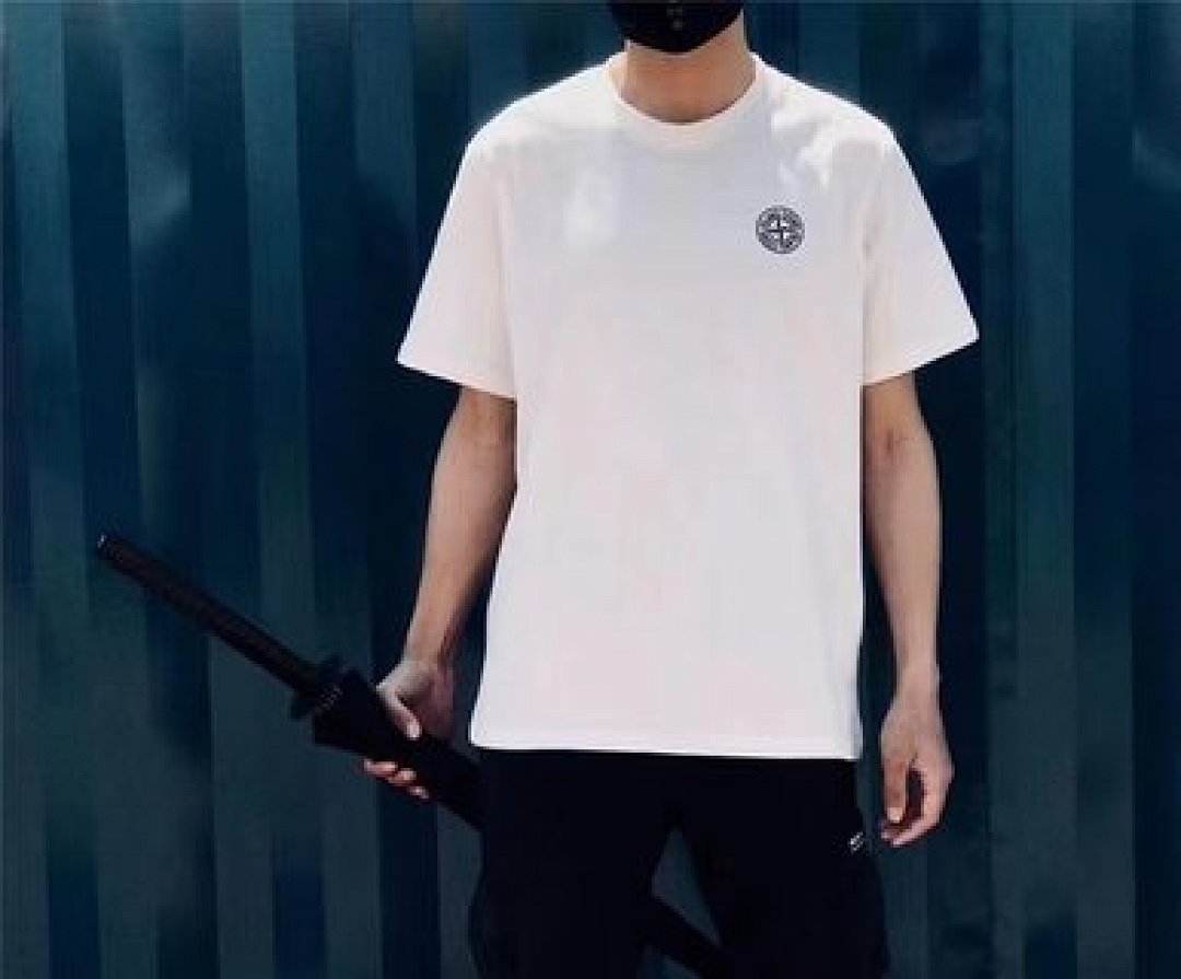On Running Stone Island - Image 30