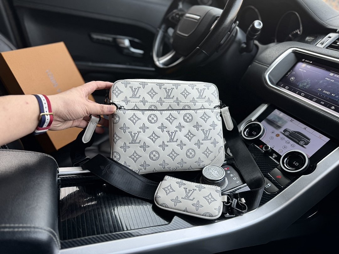 Other Louis Vuitton - Image 34