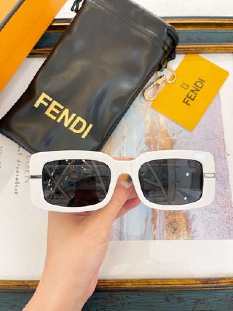 Other Fendi Sunglasses - Image 79