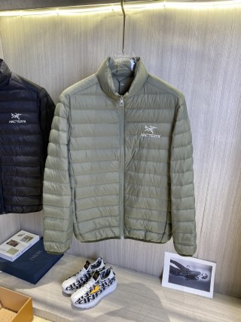 Christian Louboutin ARCTERYX Mens Winter - Image 98