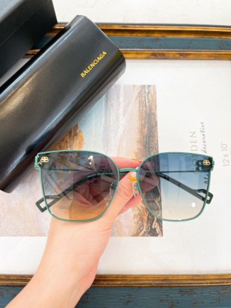 Other Balenciaga Sunglasses - Image 89