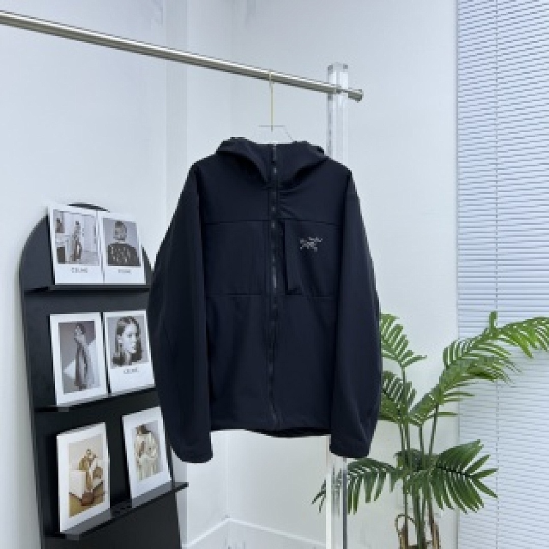 Christian Louboutin ARCTERYX Mens Winter - Image 36
